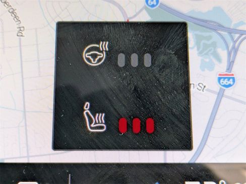 Certified 2025 Volvo XC40 B5 Plus image 24