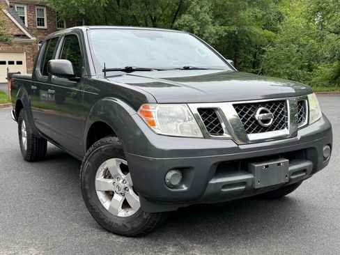 Used 2012 Nissan Frontier SV RWD image 1