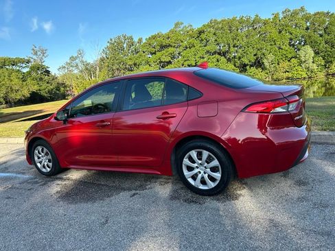 Used 2020 Toyota Corolla LE FWD image 3