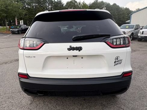Used 2022 Jeep Cherokee Latitude w/ Sun & Sound Group AWD/4WD image 4