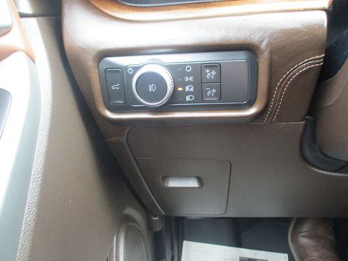 Used 2021 Ford Explorer King Ranch w/ Premium Technology Package image 15