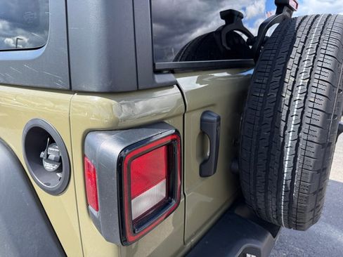 Used 2025 Jeep Wrangler Sport AWD/4WD image 34
