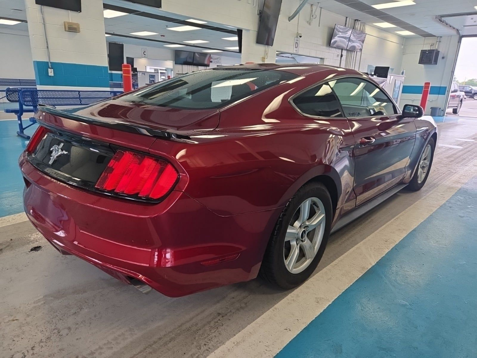 Used 2017 Ford Mustang Coupe RWD image 4
