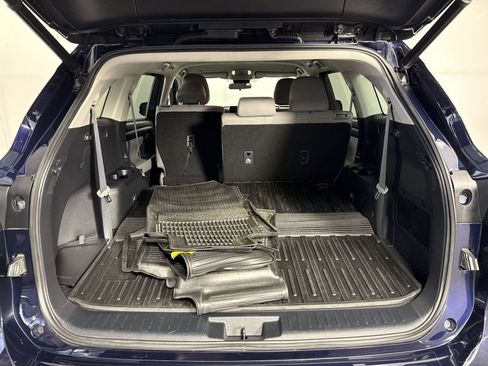 Used 2023 Toyota Highlander LE FWD image 34