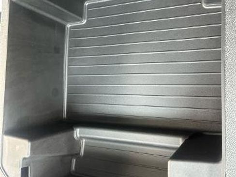 New 2025 Chevrolet Suburban Premier image 39