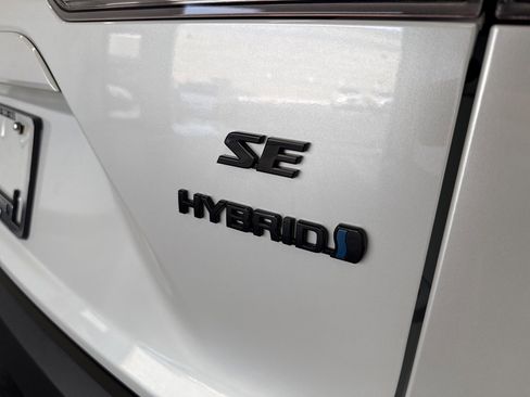 Certified 2024 Toyota Corolla Cross SE image 9