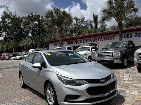Used 2018 Chevrolet Cruze LT w/ LT Fleet Convenience Package FWD image 4