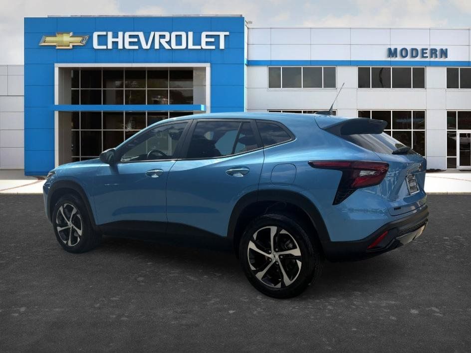 Used 2025 Chevrolet Trax RS FWD image 3