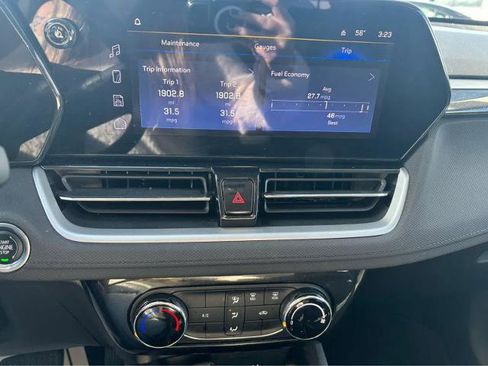 Used 2025 Chevrolet TrailBlazer LT AWD/4WD image 21