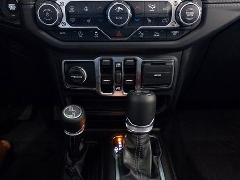 Certified 2025 Jeep Wrangler Sahara w/ Safety Group image 16