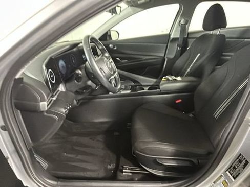 Used 2023 Hyundai Elantra SEL w/ Convenience Package FWD image 12