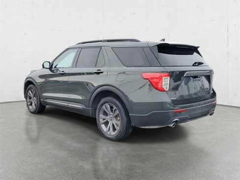 Used 2023 Ford Explorer XLT w/ Equipment Group 202A image 5