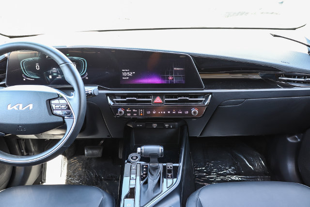 Certified 2025 Kia Niro EX FWD image 14
