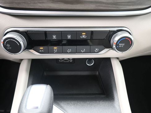 Used 2025 Nissan Altima 2.5 SV image 4