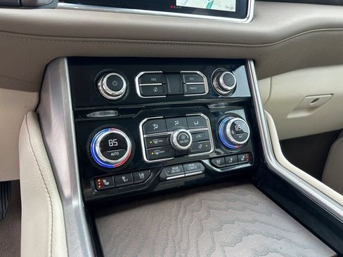 Used 2024 GMC Yukon XL Denali w/ Advanced Technology Package AWD/4WD image 32