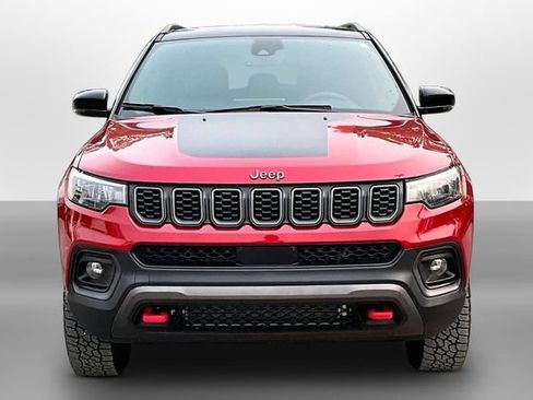 Used 2025 Jeep Compass Trailhawk AWD/4WD image 2