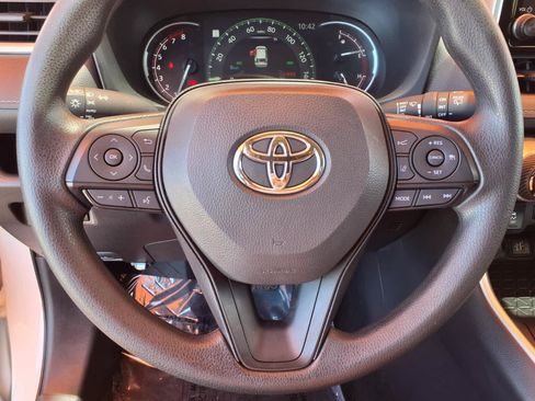 Certified 2025 Toyota RAV4 XLE FWD image 18