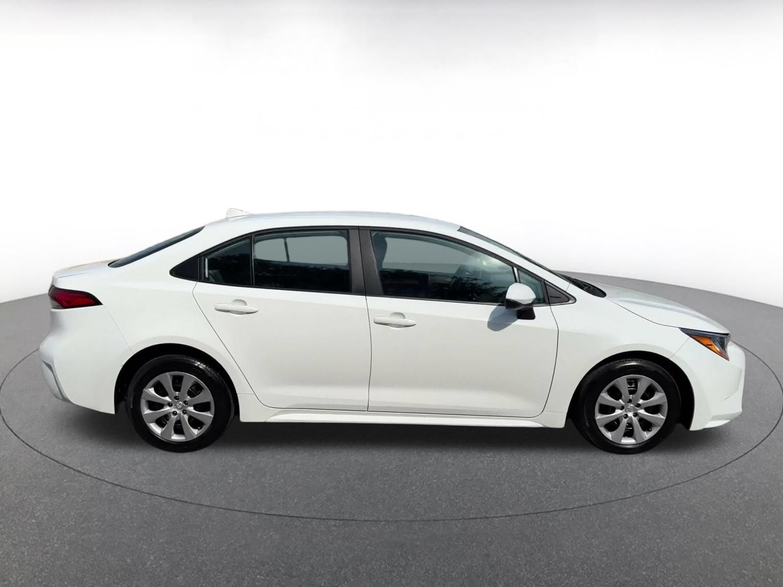 Used 2025 Toyota Corolla LE FWD image 15