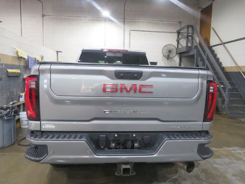 Used 2024 GMC Sierra 3500 Denali w/ Denali Reserve Package AWD/4WD image 5