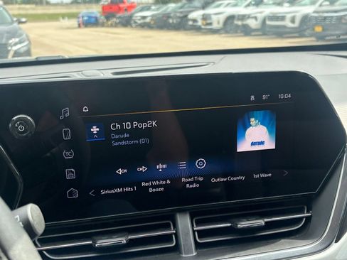 Used 2025 Chevrolet Trax LT FWD image 20