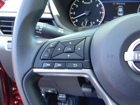 Used 2024 Nissan Altima 2.5 SV FWD image 16