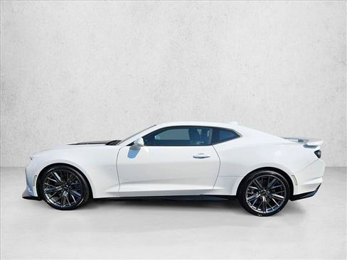 Used 2022 Chevrolet Camaro ZL1 RWD image 8