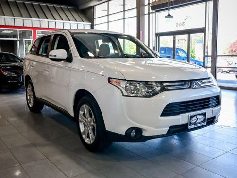 Used 2014 Mitsubishi Outlander SE AWD/4WD image 3