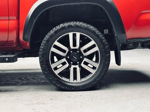 Used 2020 Toyota Tacoma TRD Off-Road AWD/4WD image 39