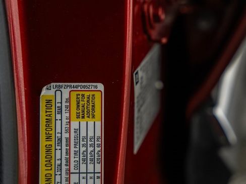 Used 2023 Buick Envision Essence image 43