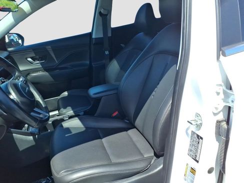 Used 2024 Hyundai Kona Limited AWD/4WD image 16