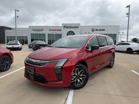 New 2027 Chrysler Pacifica Limited FWD image 1