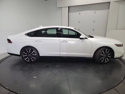 Used 2025 Honda Accord Touring image 11