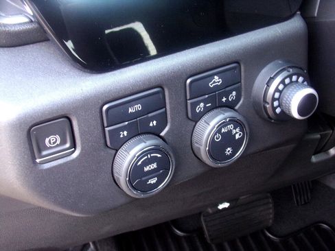 Used 2023 Chevrolet Silverado 1500 LT image 15