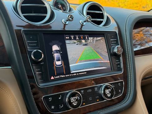 Certified 2017 Bentley Bentayga image 20