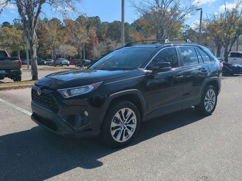 Used 2021 Toyota RAV4 XLE Premium image 2