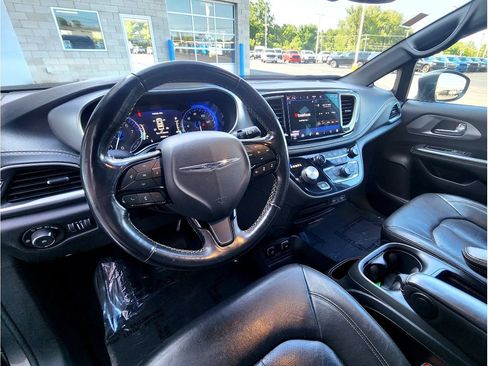 Used 2021 Chrysler Pacifica Touring-L w/ Premium & Safety Sphere Group FWD image 22