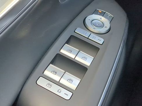 Used 2024 Genesis GV70 2.5T w/ Advanced Package image 23