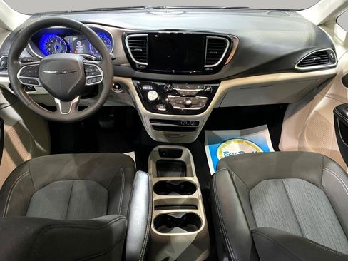 Used 2022 Chrysler Voyager LX FWD image 21