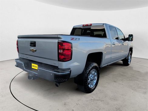 Used 2015 Chevrolet Silverado 2500 LT w/ LT Convenience Package image 5
