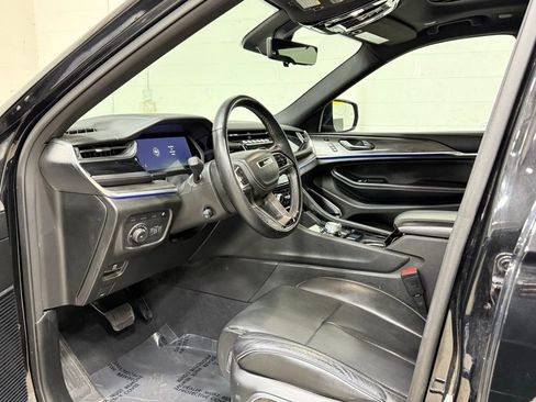 Used 2023 Jeep Grand Cherokee Overland w/ Advanced Protech Group III image 25