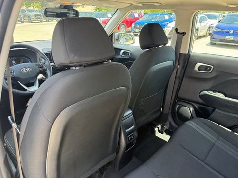 Used 2025 Hyundai Venue SEL FWD image 24