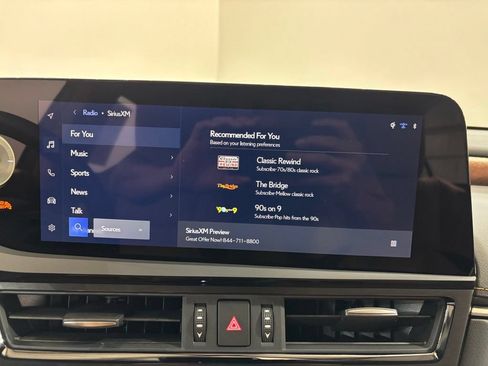 Used 2024 Lexus ES 300h w/ Technology Package FWD image 25