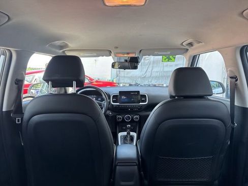 Used 2023 Hyundai Venue Limited FWD image 22