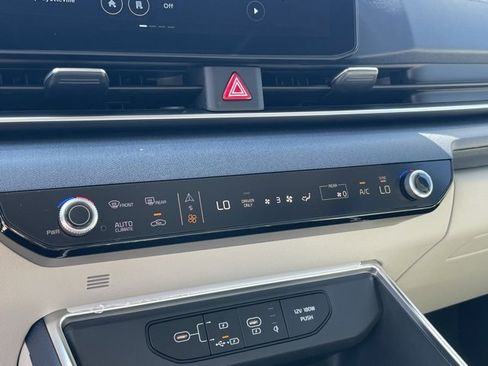 New 2026 Kia Carnival SX image 16