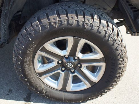 Used 2017 Toyota Tacoma Limited w/ Tow Package image 29