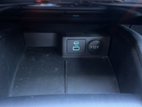 Used 2022 Ford Escape SE w/ SE Sport Appearance Package image 29