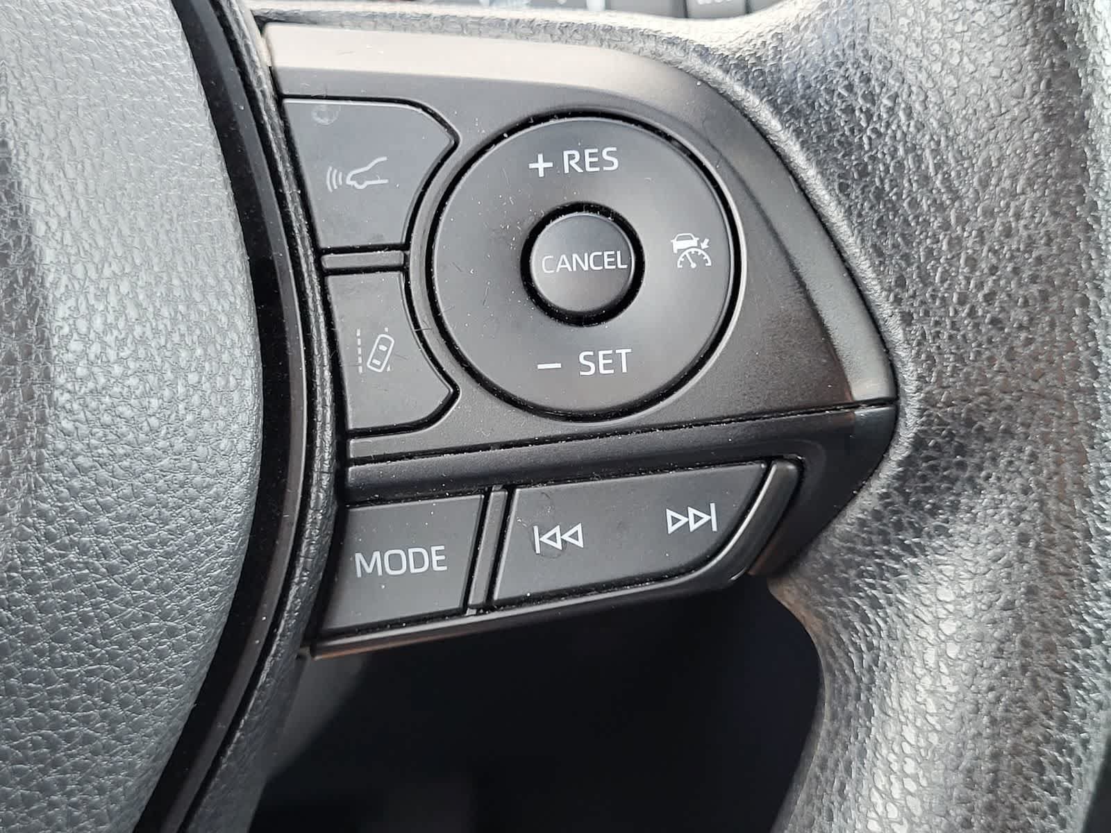 Used 2025 Toyota RAV4 XLE AWD/4WD image 16