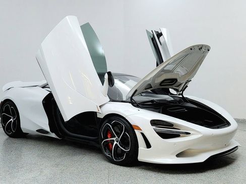 Used 2024 McLaren 750S Spider image 12