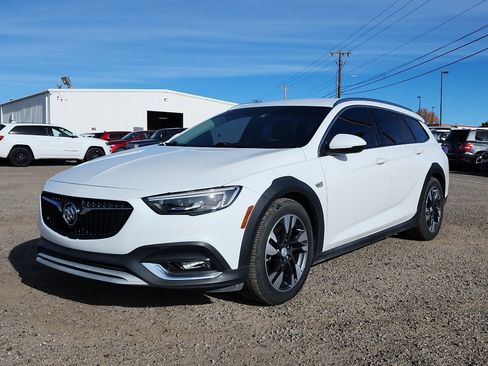 Used 2019 Buick Regal Essence w/ Driver Confidence Package I image 1