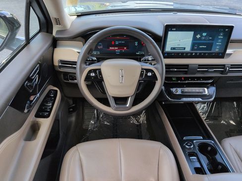 Certified 2023 Lincoln Corsair AWD w/ Equipment Group 101A image 16